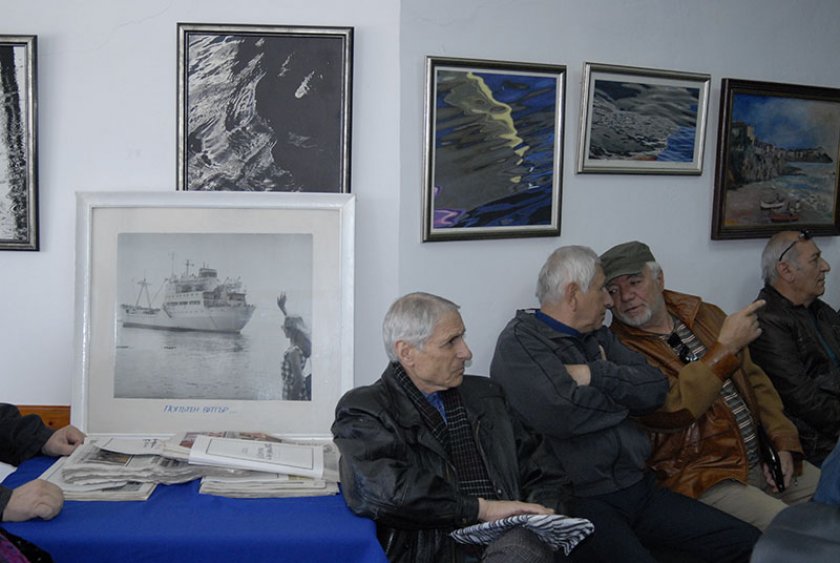 Моряците-ветерани в Бургас отбелязаха тържествено годишнината от създаването на Океански риболов /снимки/ - E-Burgas.com
