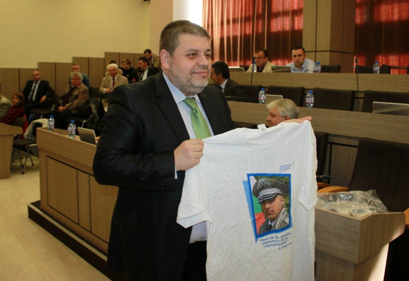 Закичиха патриотите в Бургас с лика на ген. Бойко Борисов  - E-Burgas.com