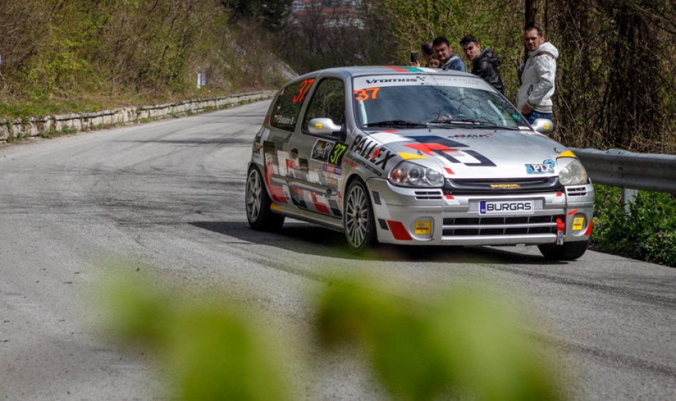 Бургаски автомобилни състезатели се представиха силно край Шумен (Снимки) - E-Burgas.com