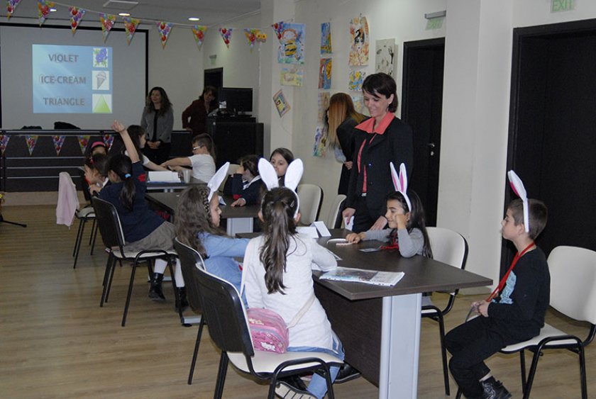 Първокласници от Бургас показаха отлични знания по английски език - E-Burgas.com