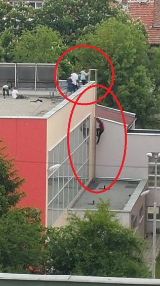 Ужасяващи кадри: Деца висят от покрива на бургаско училище (Снимки) - E-Burgas.com