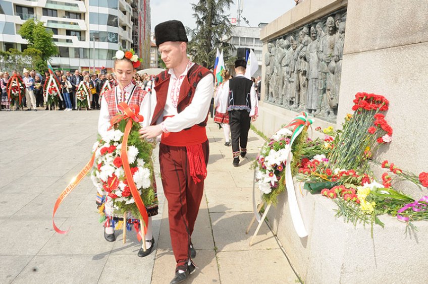 Почетоха жертвите на Втората световна война /галерия/ - E-Burgas.com