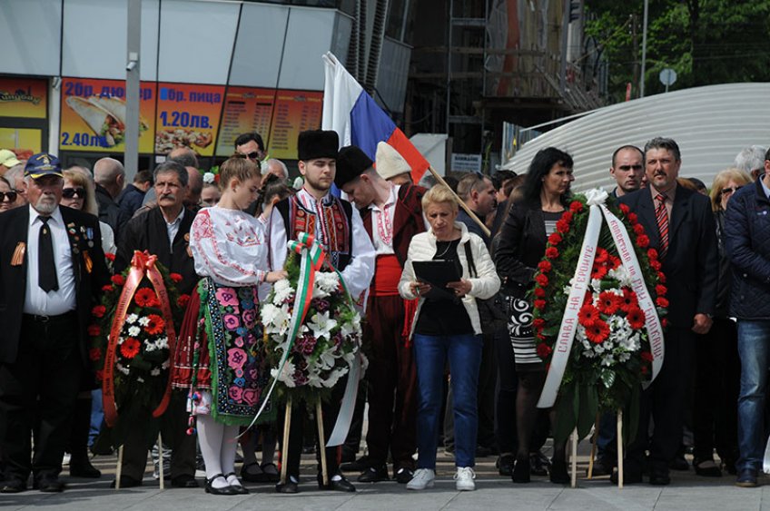 Почетоха жертвите на Втората световна война /галерия/ - E-Burgas.com