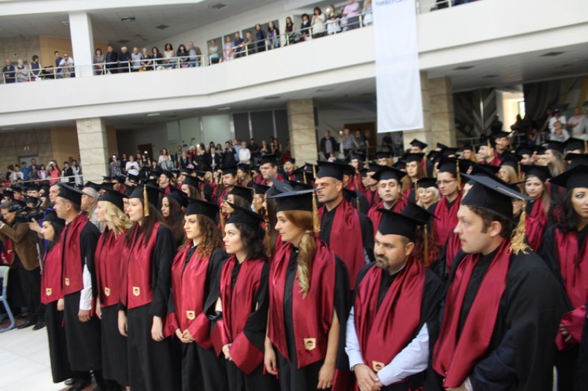 300 абсолвенти от БСУ получиха дипломите си (снимки)  - E-Burgas.com