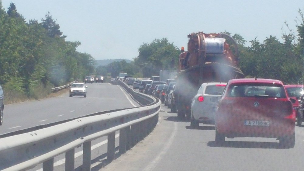 Пътят Бургас-Созопол е блокиран след голямата катастрофа до Атия /снимки/ - E-Burgas.com