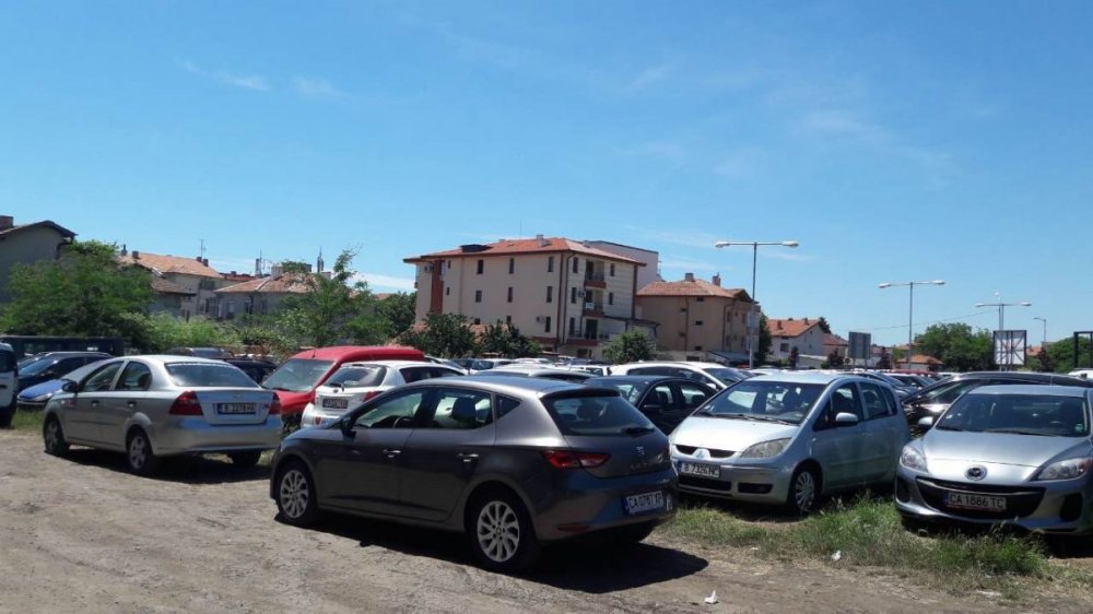 Паркингът между летище Бургас и Сарафово става 