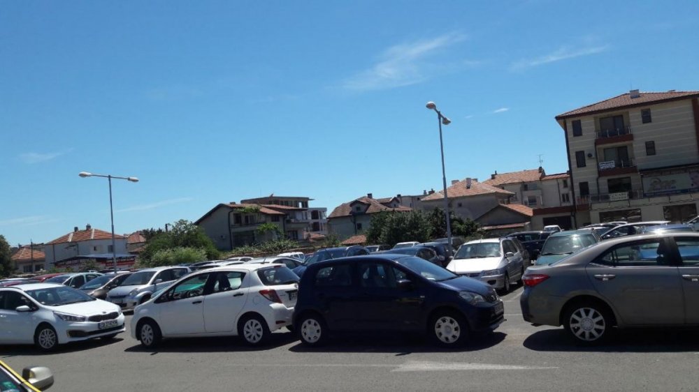 Паркингът между летище Бургас и Сарафово става 