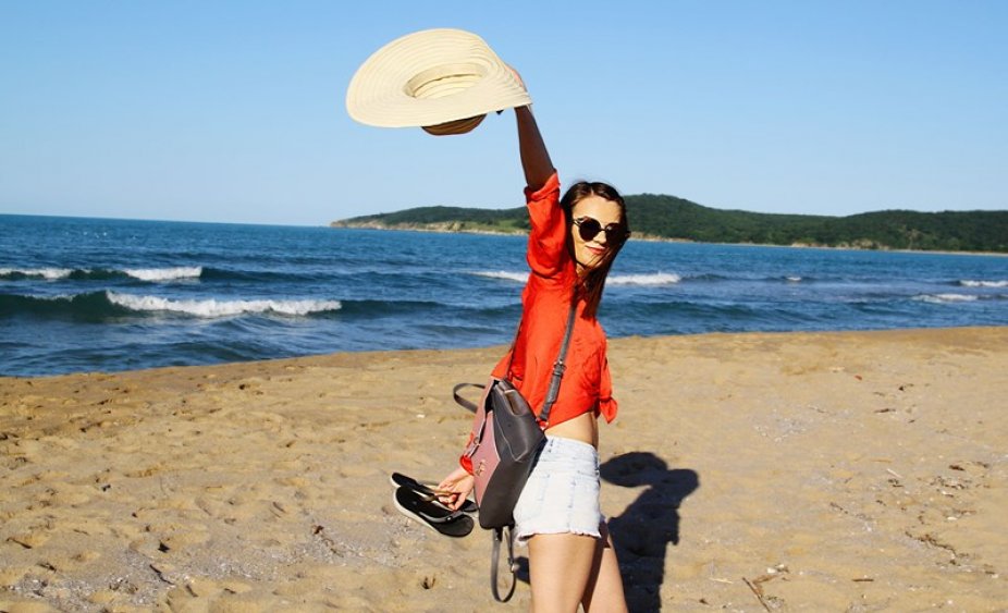 „Слънцето ни пали“ освежи вълните край Аркутино, вижте най-новия летен хит (Видео) - E-Burgas.com