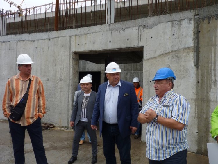 Министър Кралев обеща: Арена Бургас ще бъде готова догодина! (снимки) - E-Burgas.com