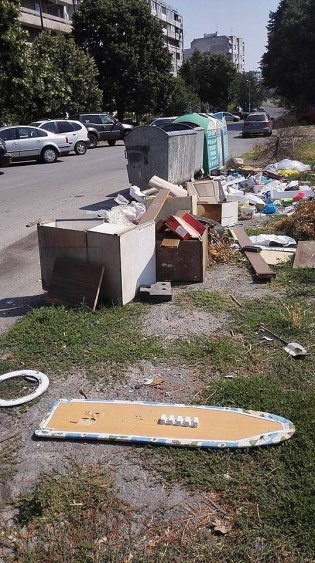 Бургазлии се жалват на кмета: Боклукът прелива от кофите, смрадта е непоносима (снимки) - E-Burgas.com