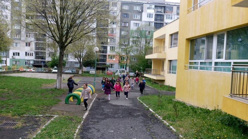 Деца се нараняват ежедневено заради бургаска детска градина в окаяно състояние - E-Burgas.com