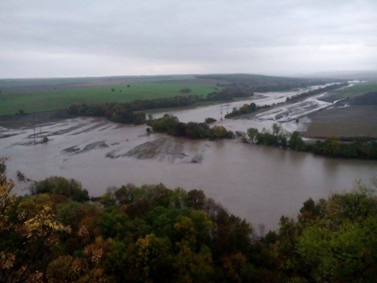 Река Русокастренска скъса дига, евакуират населението (Снимки) - E-Burgas.com
