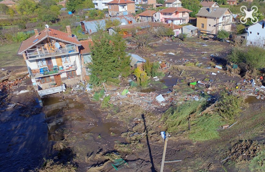 В Полски извор и Черни връх: Лъжат ни, водата не дойде от Трояново!  (снимки)  - E-Burgas.com