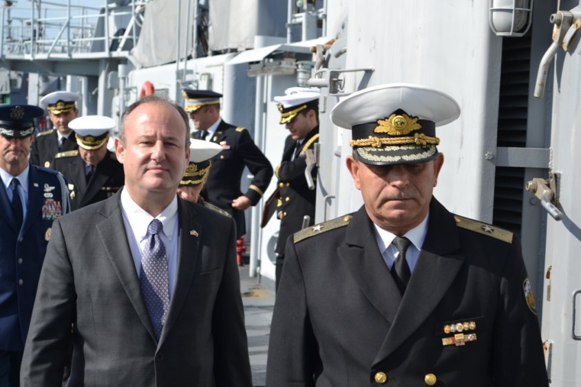 Посланикът на САЩ и аташето по отбраната посетиха Военноморска база Атия - E-Burgas.com