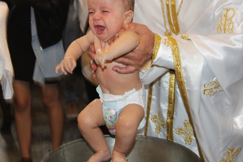 50 бебета станаха християни със Свето кръщене в Бургас (видео)  - E-Burgas.com