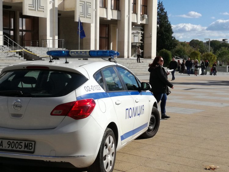 Полиция отцепи сградата на съда в Бургас, претърсват за бомба - E-Burgas.com