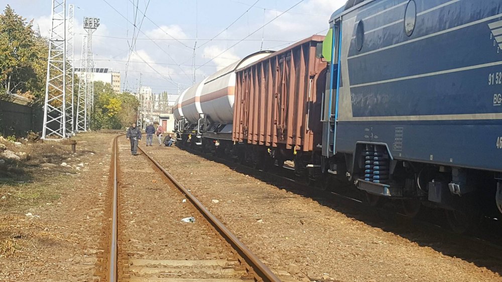 Млада жена е блъсната от влак край бургаската гара 
