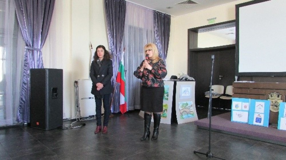 Три бургаски училища участваха в колоквиум на тема 