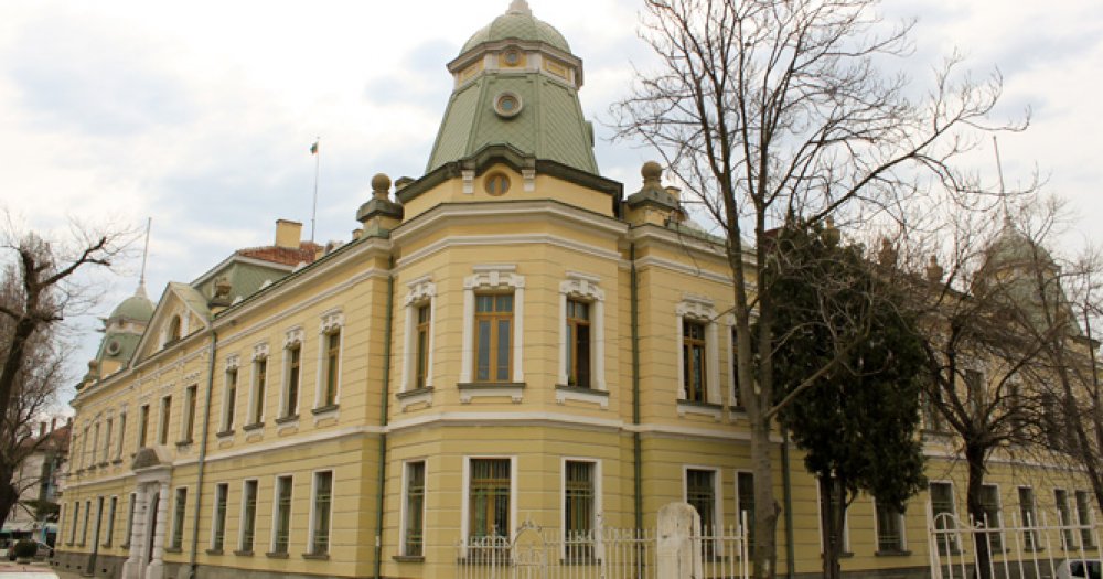 Обновяват фасадата на една от най-красивите сгради в Бургас  - E-Burgas.com