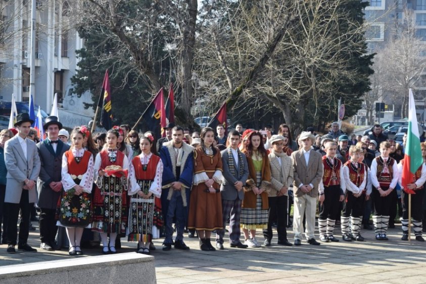 Бургас чества днес 140 години Свобода (Снимки) - E-Burgas.com