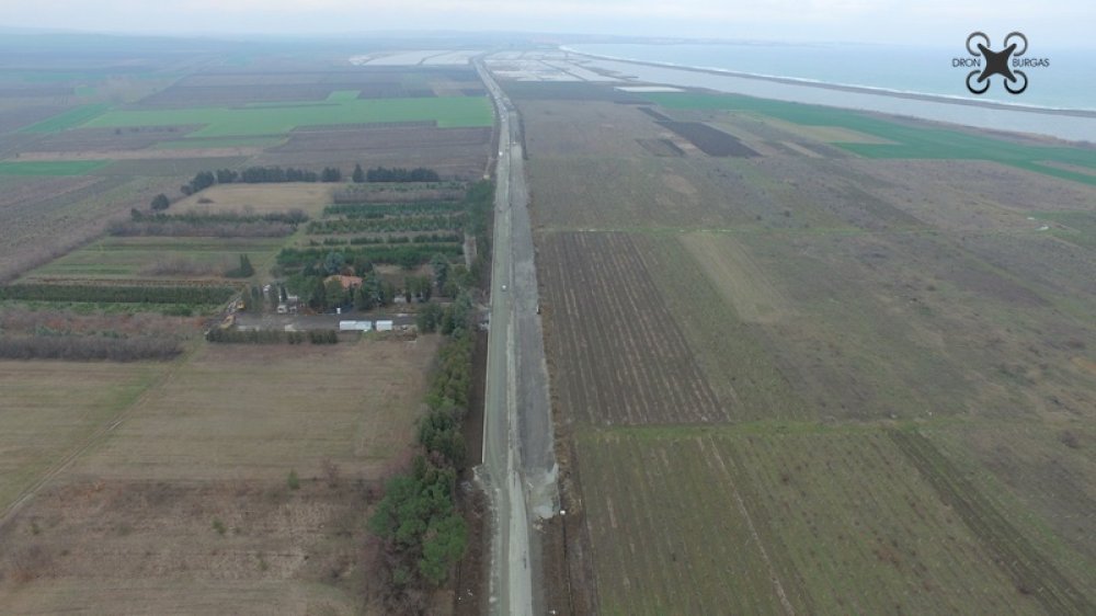 Напредва разширяваето на пътя между Поморие и Ахелой (Снимки) - E-Burgas.com