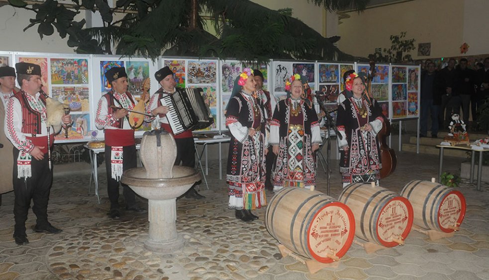 Вижте как празнуват в Сунгурларе Трифон Зарезан /снимки, видео/ - E-Burgas.com