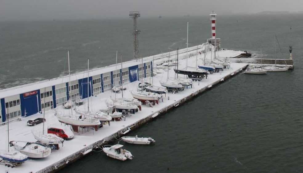 Вижте снежното бургаско пристанище! - E-Burgas.com