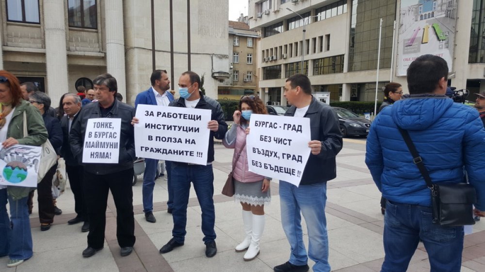 Протестиращи в Бургас: Оставки в РИОСВ щом не могат да решат проблема с въздуха (СНИМКИ) - E-Burgas.com