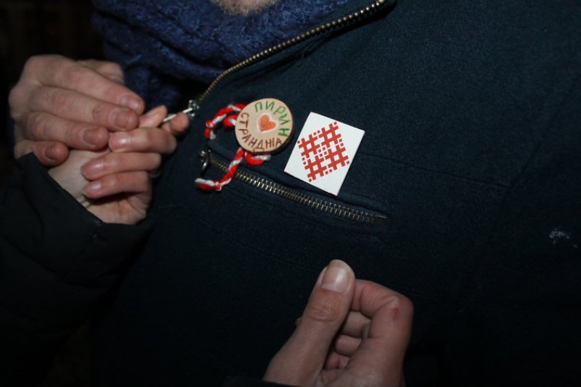 Бургас подкрепи Пирин с мартеници на десетия ден от протеста (снимки)  - E-Burgas.com