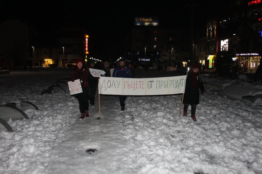 Бургас подкрепи Пирин с мартеници на десетия ден от протеста (снимки)  - E-Burgas.com