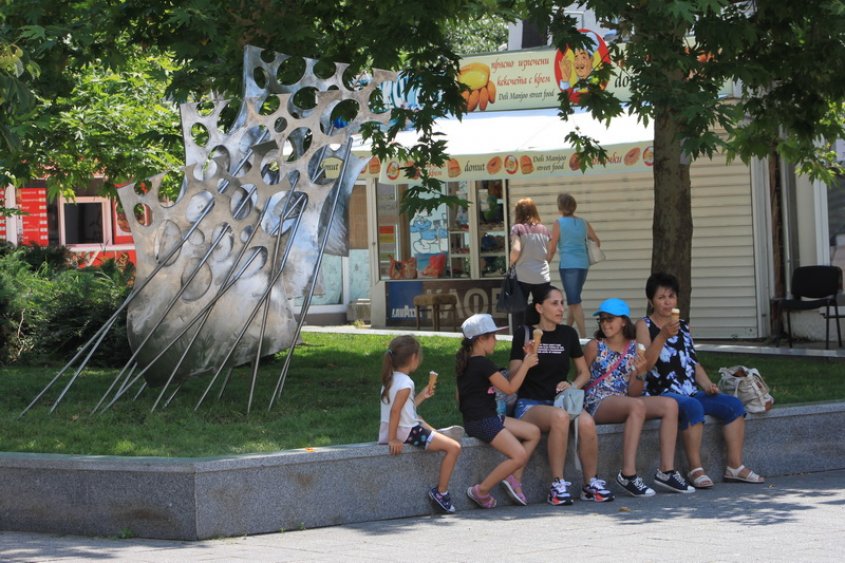 Новите скулптури в Бургас: Златна рибка, дърво на изкуството и прибой (снимки)  - E-Burgas.com