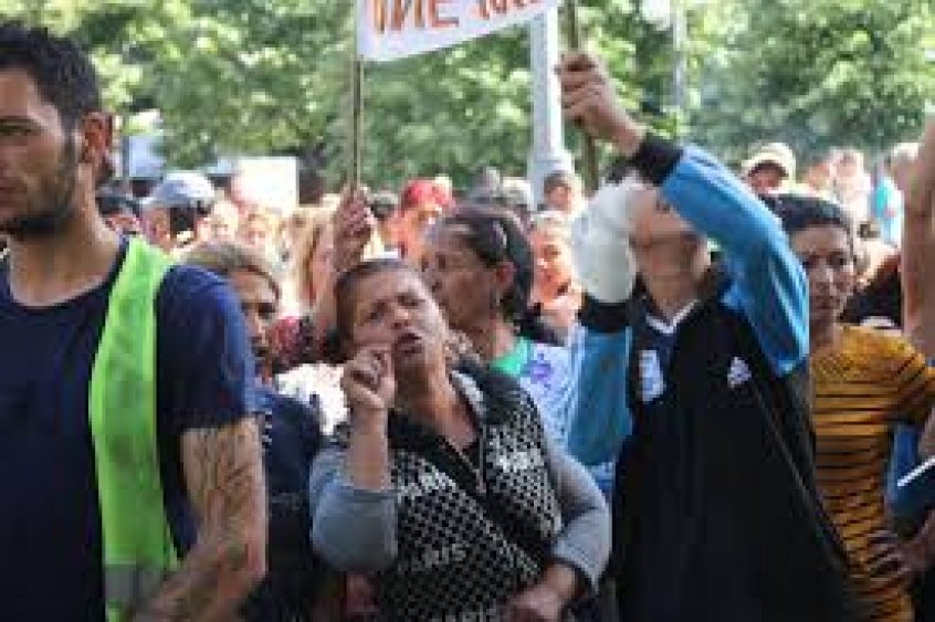 Циганите от Кумлука: Миришем, защото нямаме вода!  - E-Burgas.com