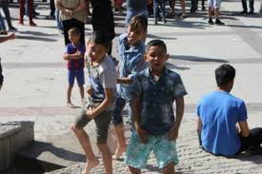 Циганите от Кумлука: Миришем, защото нямаме вода!  - E-Burgas.com
