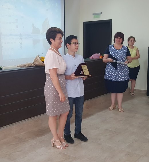 Ето първите носители на приза Почетен отличник на ОУ „Васил Априлов“ (СНИМКИ) - E-Burgas.com