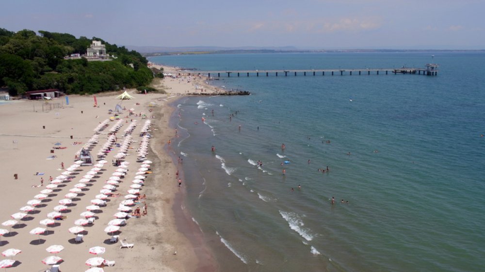 Фотооко: И Бургаският плаж оскъден на плажуващи (Снимки) - E-Burgas.com