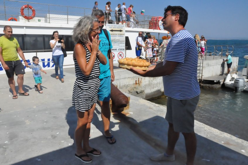 Ето как остров Света Анастасия отпразнува своя празник (Снимки) - E-Burgas.com