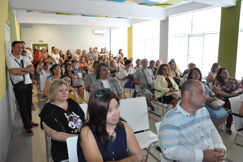 Кметът на Бургас откри новата учебна година на компютърната гимназия - E-Burgas.com