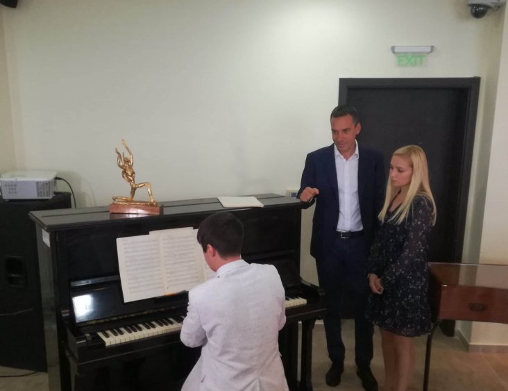 Пианото на големия Тончо Русев от днес отново ще звучи в Бургас (снимки+видео) - E-Burgas.com