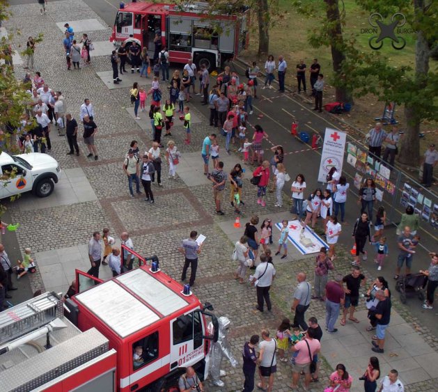Бургаските пожарникари показаха как действат в екстремни ситуации  - E-Burgas.com