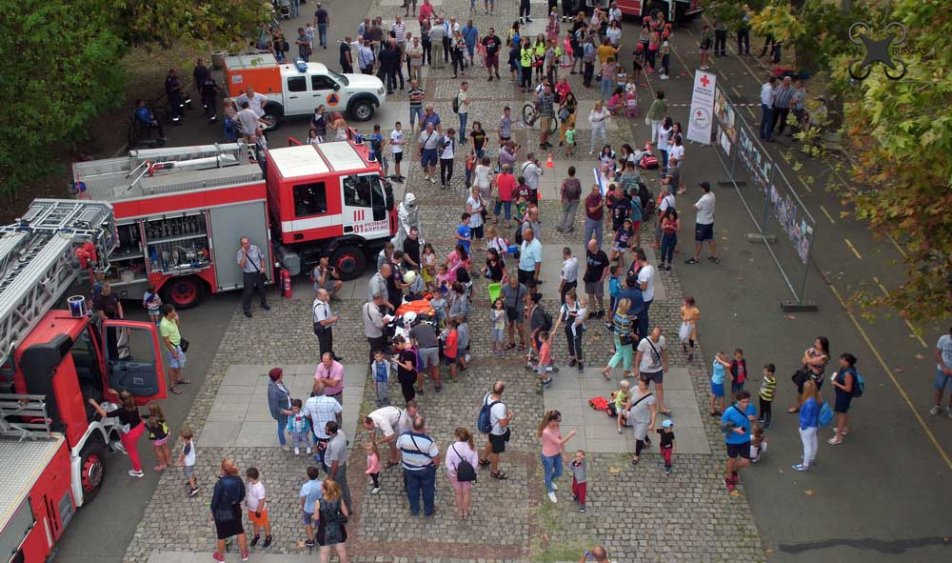 Бургаските пожарникари показаха как действат в екстремни ситуации  - E-Burgas.com