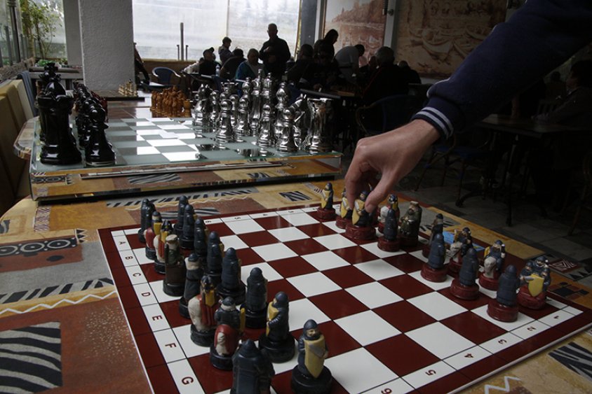 Шахматисти със зрителни увреждания от цялата страна се борят за 