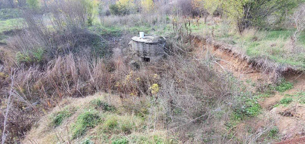 Цъка ли нова еко бомба край Атия? Подпочвени води отварят дълбоки ями, деца си правят опасни селфита - E-Burgas.com