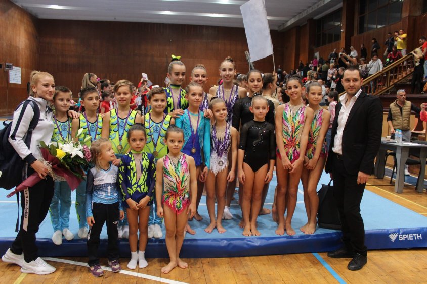 Вижте уникалните изпълнения на бургаските акробати, които спечелиха медали в Горна Оряховица - E-Burgas.com