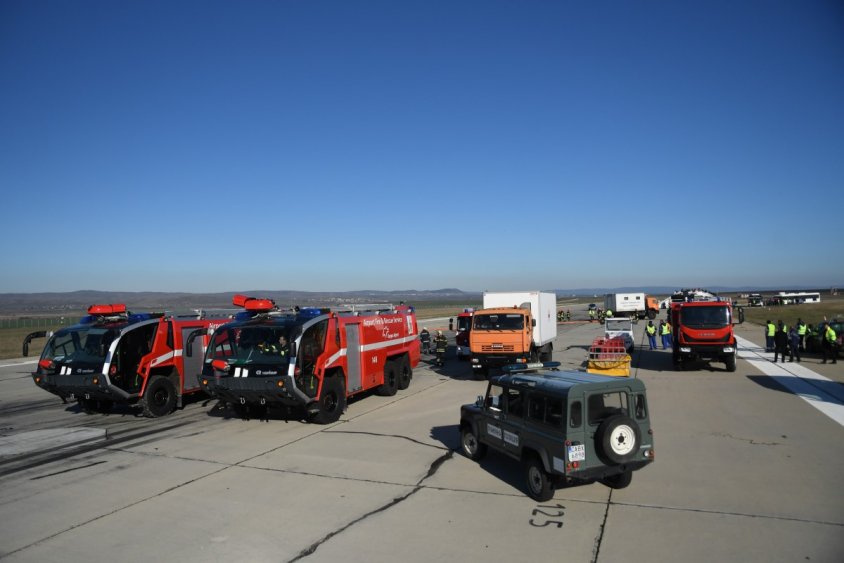 Бургаското летище показа сили в мащабно учение (Снимки) - E-Burgas.com