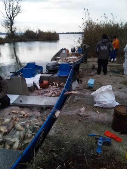 Топ удар на ИАРА в Бургас! Натъкнаха се на мрежи с 1 тон риба на Мандра (Снимки) - E-Burgas.com