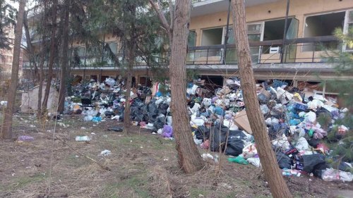 Еко бомба в Несебър: Планини от боклук гният край пътя за Равда (снимки)  - E-Burgas.com