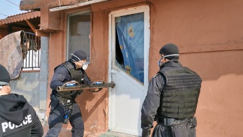 Арести и в Горно Езерово! Трима са прибрани заради незаконна търговия с лекарства - E-Burgas.com