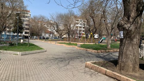 Кметът с твърди действия към безотговорните бургазлии, маха пейките от парковете (Снимки) - E-Burgas.com
