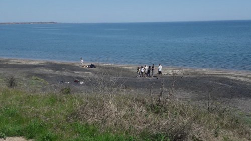 Край морето няма спиране: Бургазлии налазиха плажа, първите бани са факт (Снимки) - E-Burgas.com