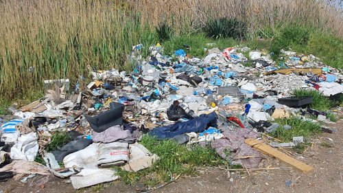 Ето го нерегламентираното сметище, събиращо тонове боклуци в Поморие (Снимки) - E-Burgas.com